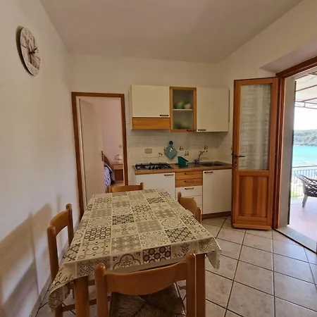 Fetovaia: Elicriso Trilocale Appartamento